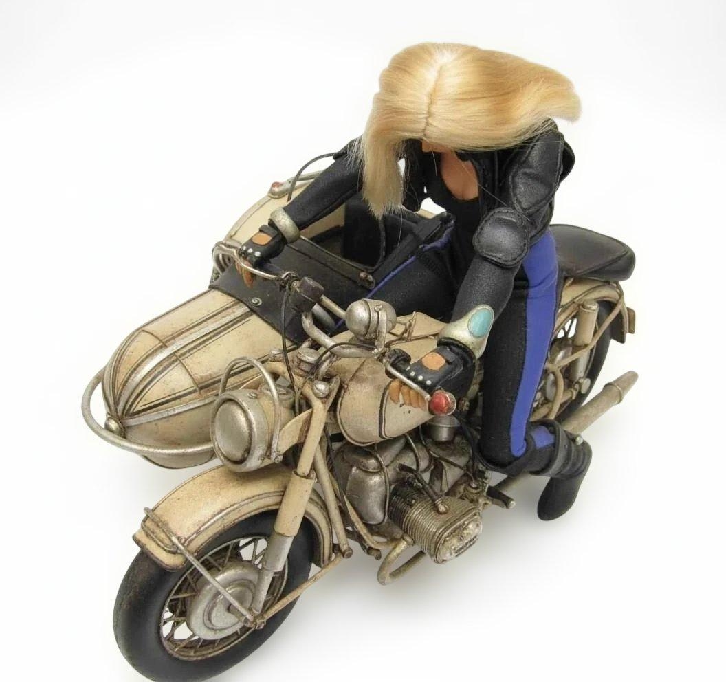 1/6 BMW バイク サイドカー クールガールやバービーを乗せれる
