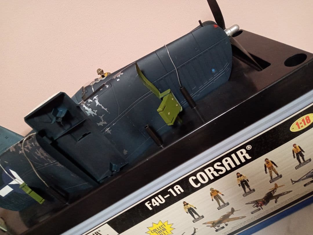 希少価値♡21stセンチュリートイズ 1/18 F4U-1A コルセア