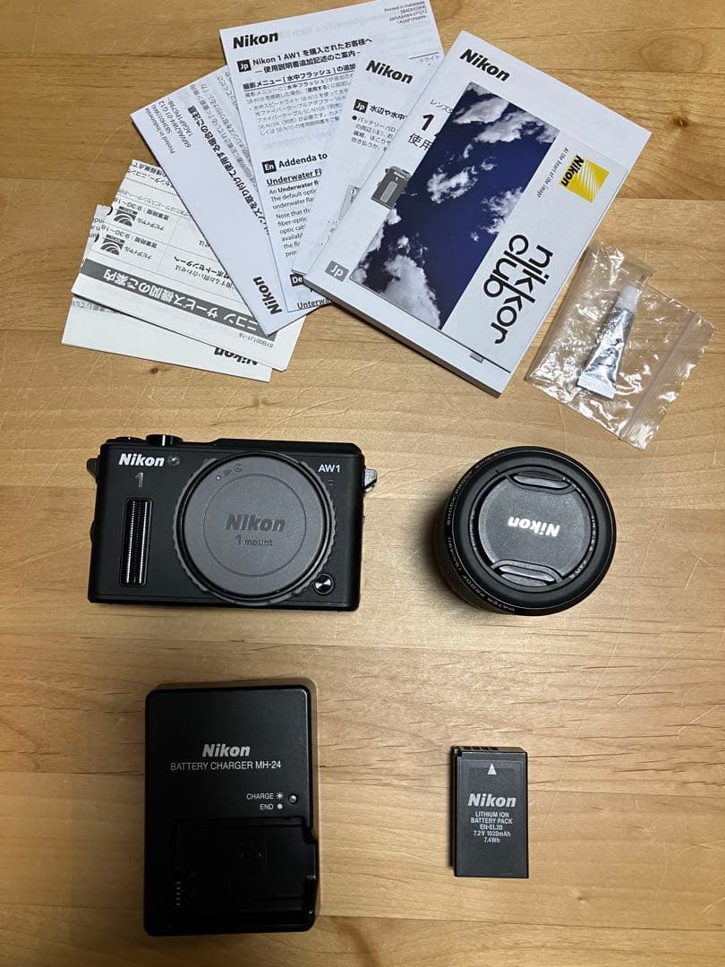 Nikon AW1 ミラーレスカメラ 本体と付属品