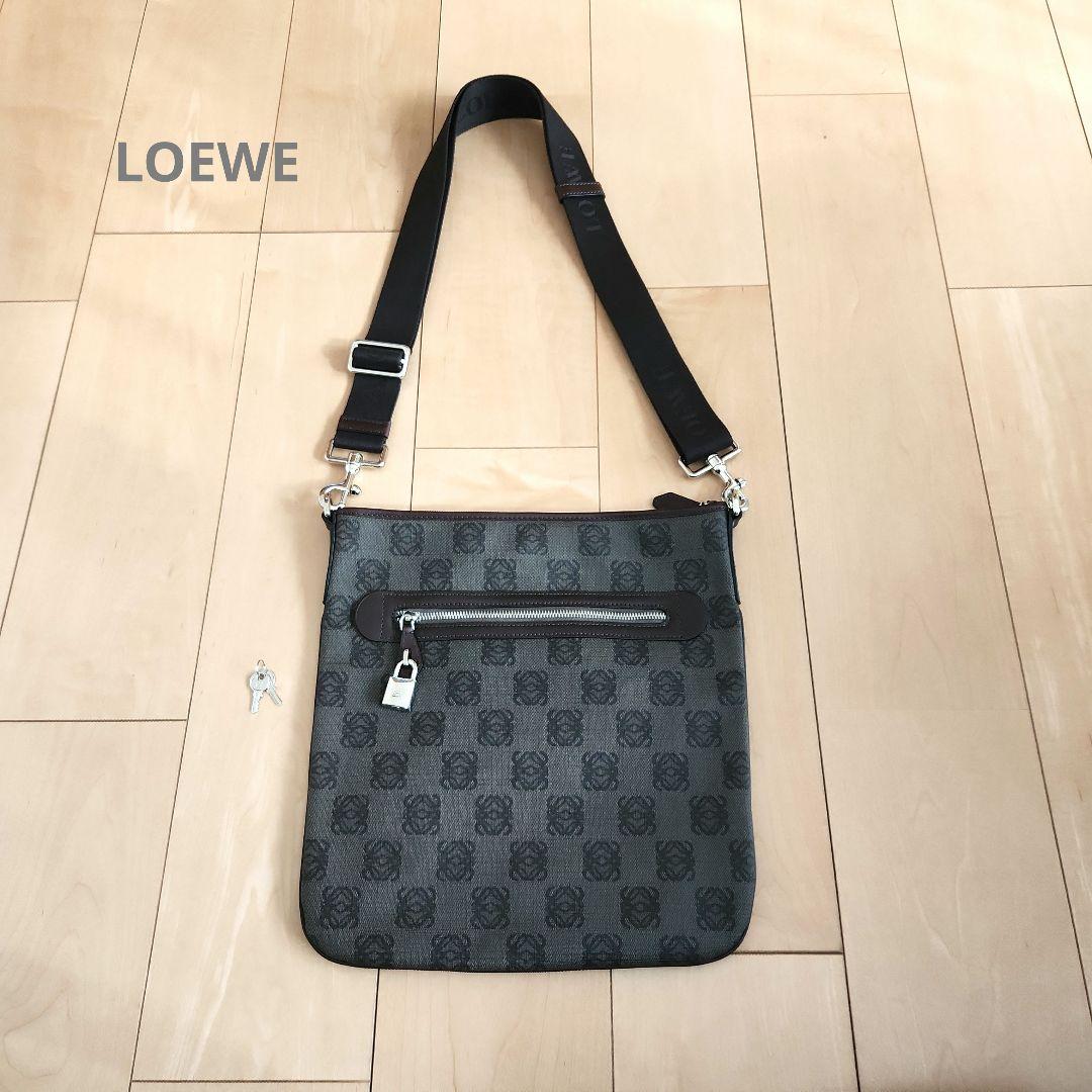 LOEWE　モノグラム柄 ショルダーバッグ　ブラウン LOEWE ロエベ アナグラム ショルダーバッグ アマソナ クロスボディ