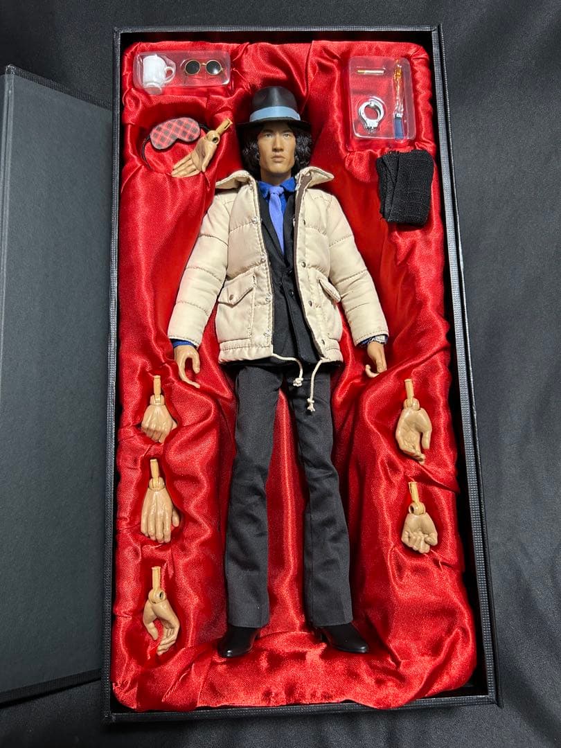 探偵物語□エンターベイ、松田優作フィギュア 1／6 青シャツ - メルカリ