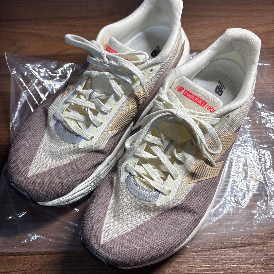 FuelCell Rebel スパイクシューズ ベージュ/ブラウン Women's New Balance FuelCell Rebel v5 (WFCXLJ5) – Brown's Shoe Fit