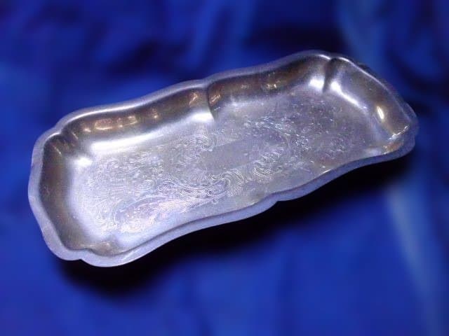 英国銀製品の老舗MFGのレオナルドシルバーの彫刻模様が施された