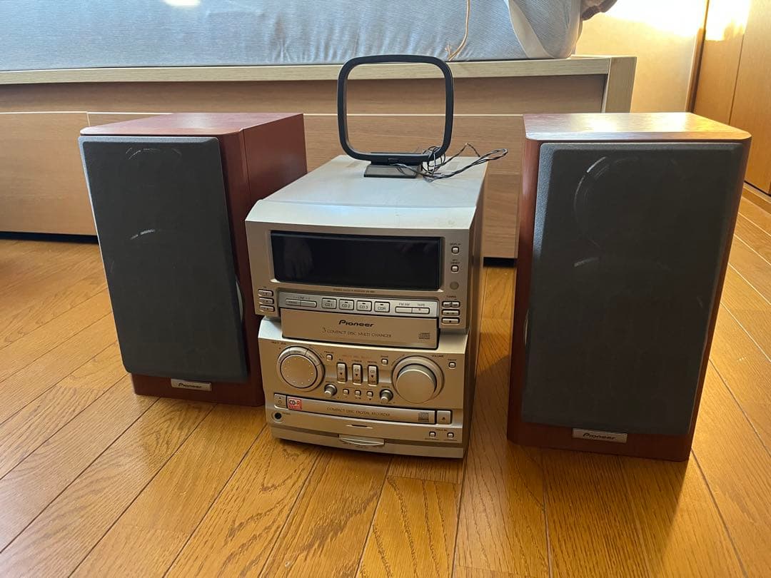 ミニコンポ シルバー ブラウン 2スピーカー レビュー】“ぶっ飛んだミニコンポ”遂に完成形に。マランツ「M-CR612