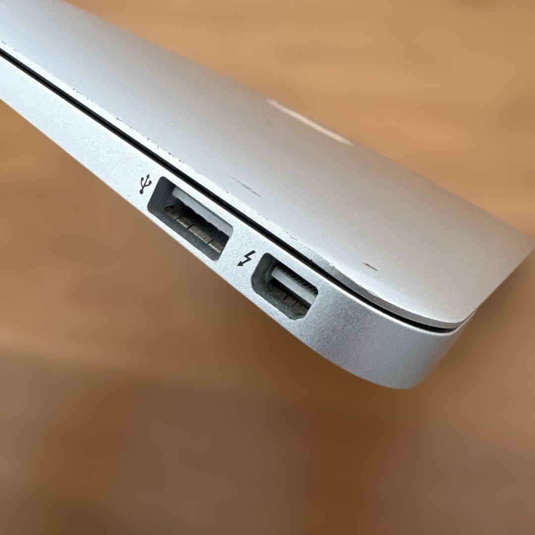 軽量11インチ】MacBook Air Early 2014 充放電130回 - メルカリ