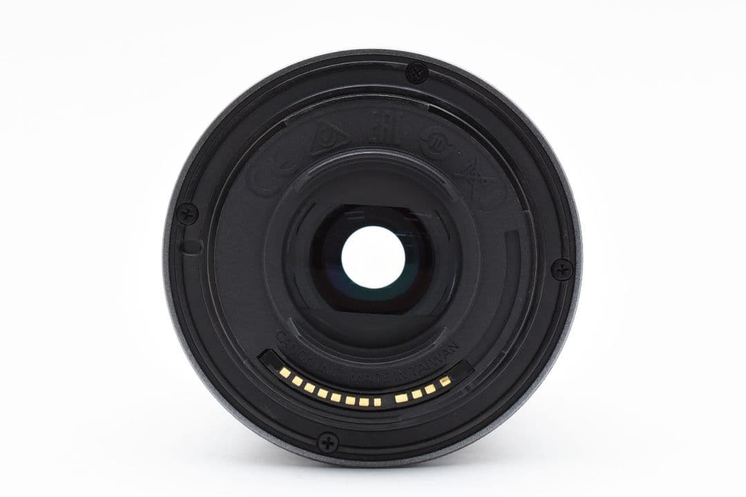 ほぼ新品 Canon RF-S 18-150mm f3.5-6.3 IS STM