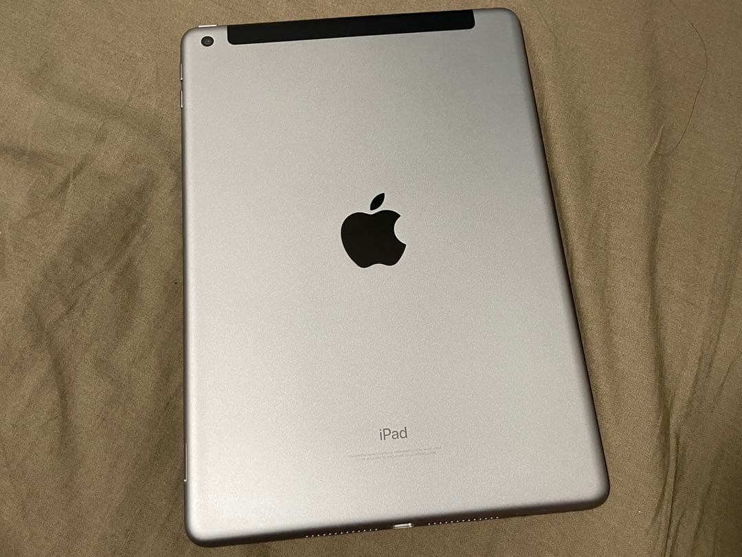 iPad 第6世代 32GB スペースグレー Wi-Fi+Cellular