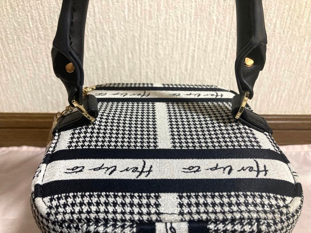 HLT Jacquard Vanity Bag - メルカリ