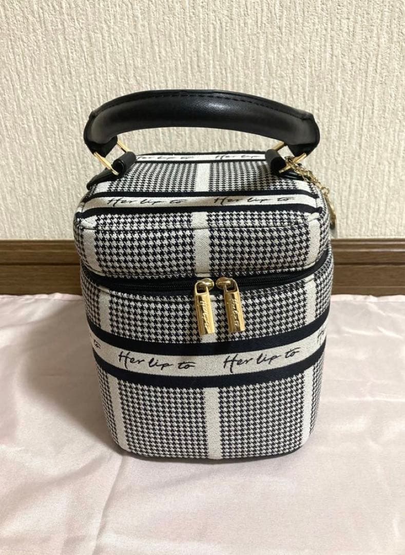 HLT Jacquard Vanity Bag - メルカリ
