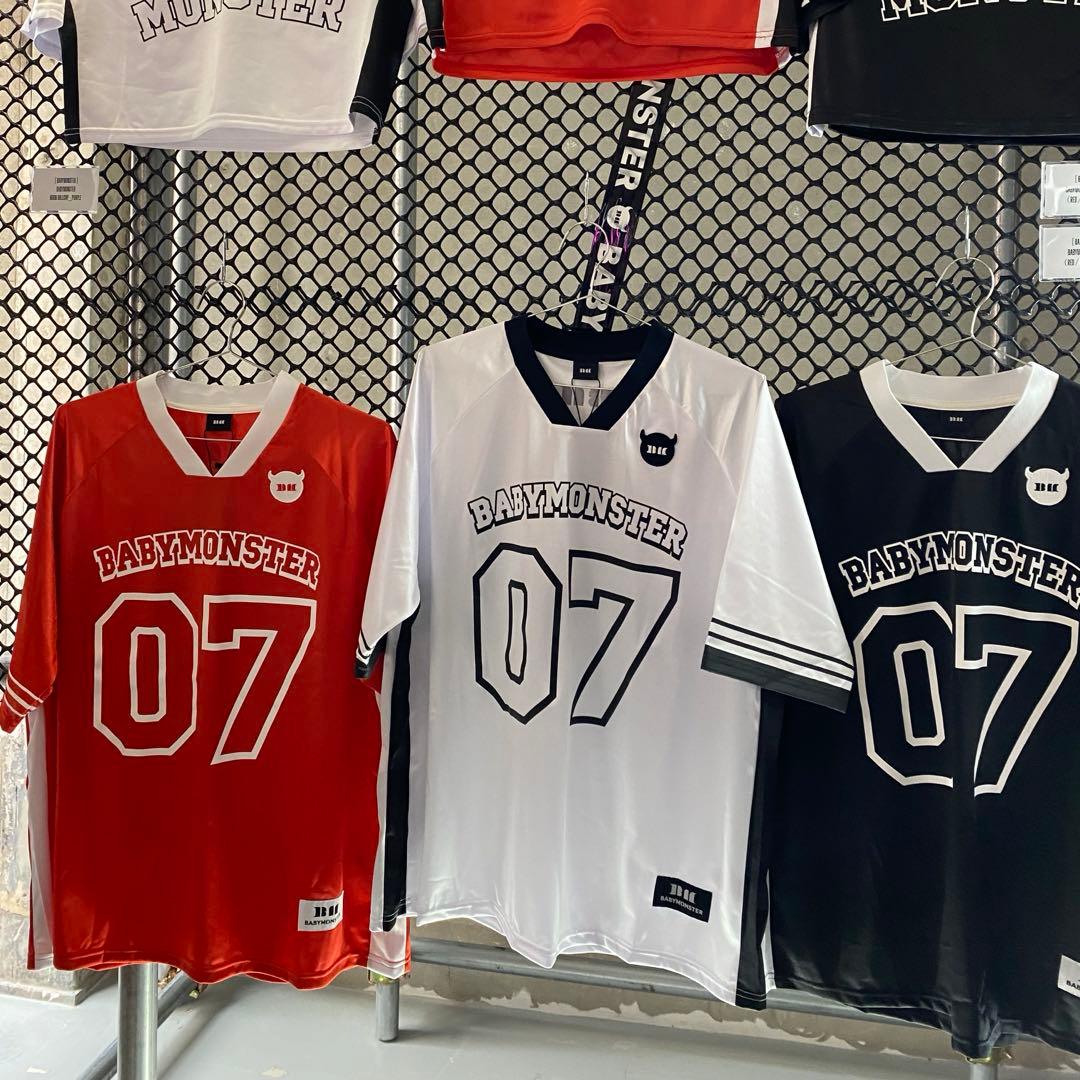 babymonster 韓国 ポップアップ drip ユニフォーム ジャージ 白 - メルカリ