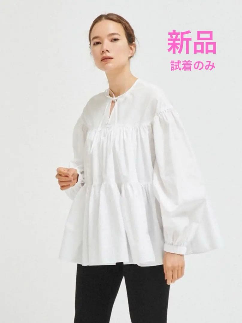 【新品・試着のみ】yori ヨリ　ボリュームギャザーブラウス 中古・古着通販】yori (ヨリ) ショートパフギャザーブラウス ネイビー