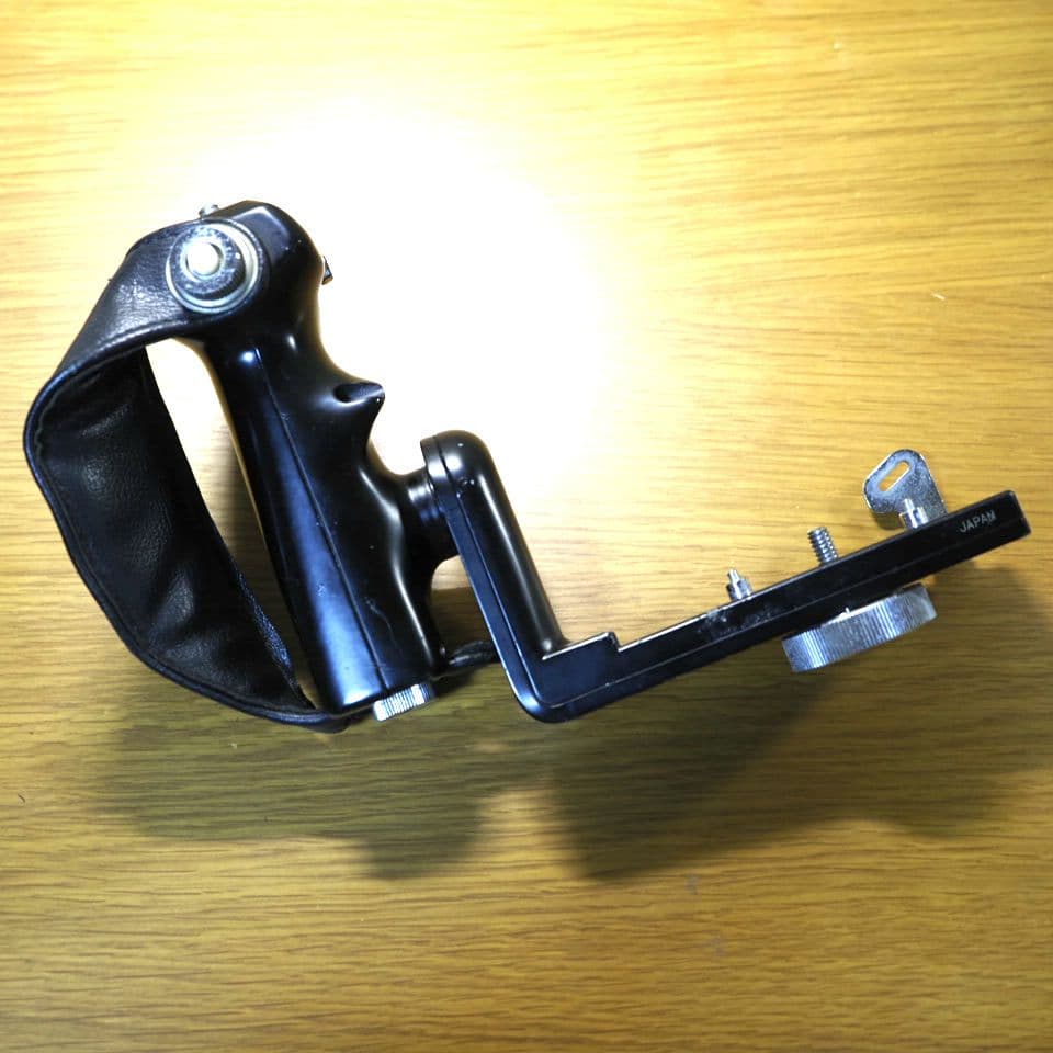 Mamiya 中判カメラ用グリップ 金属 レザー 角度調整可能 - メルカリ