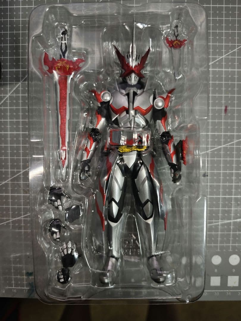 S.H.Figuarts 仮面ライダー セイバー、black sun、デモンズ