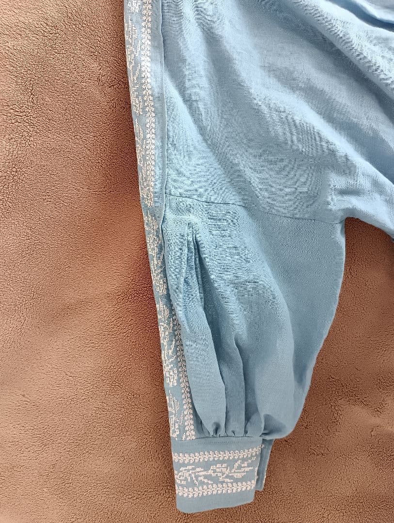 TOWAVASEリネン刺繍ブラウス未使用 - メルカリ