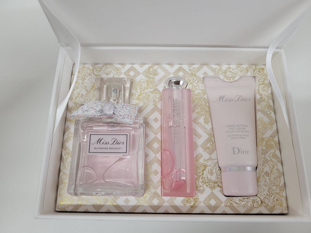 Miss Dior Blooming Bouquet セット DIOR Miss Dior Blooming Bouquet 3-Piece Eau de Toilette Set | Saks