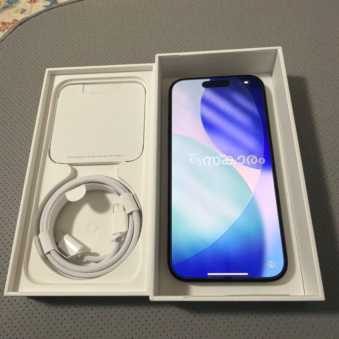 【美品】iPhone 15 Pro 256GBブラックチタニウム SIMフリー iPhone 15 Pro 256GB - ブラックチタニウム（SIMフリー）[整備済製品