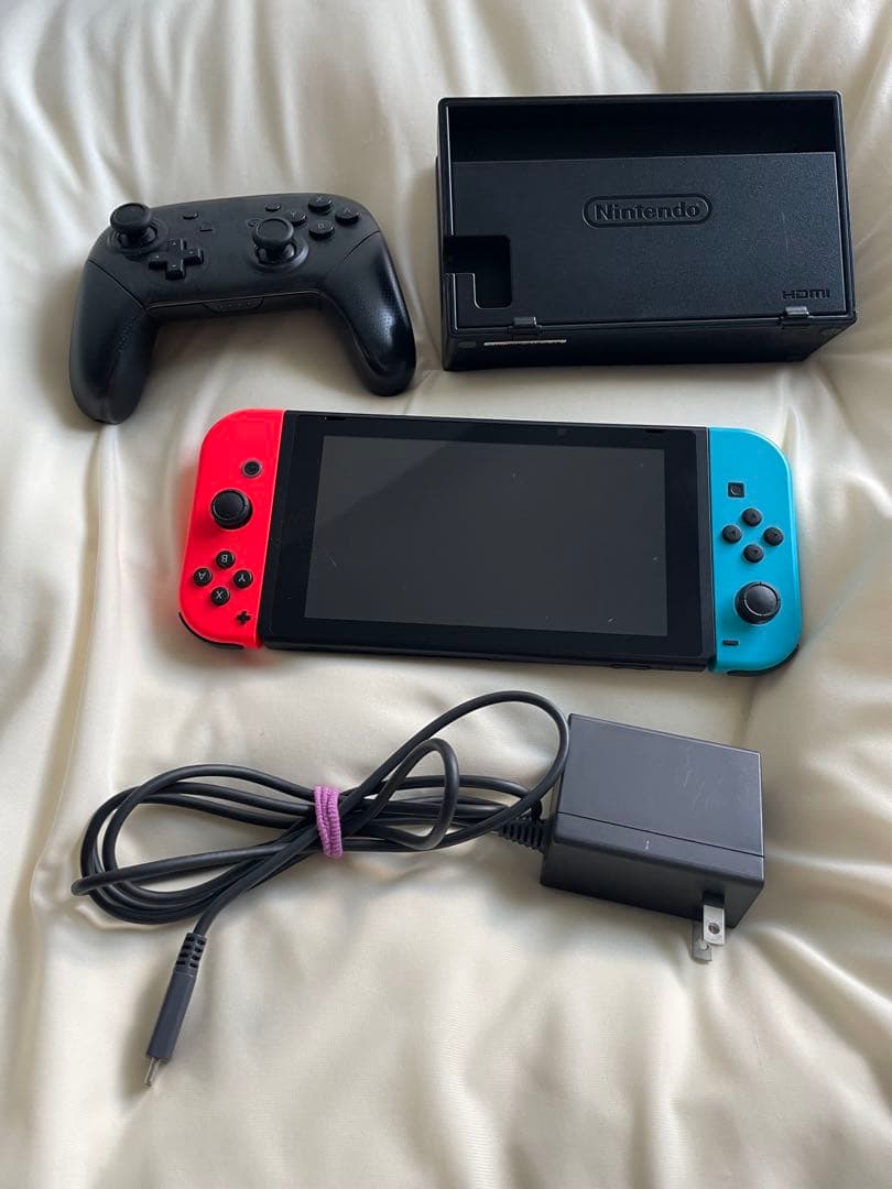 Nintendo Switch 本体 青/赤 本体充電器、コントローラーセット Amazon.co.jp: Nintendo Switch マリオレッド×ブルー セット : ゲーム