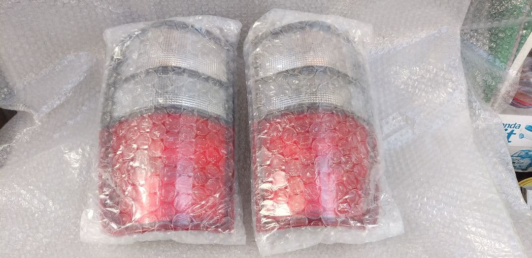 いすずビッグホーン用 クリアテールランプ左右セット - メルカリ