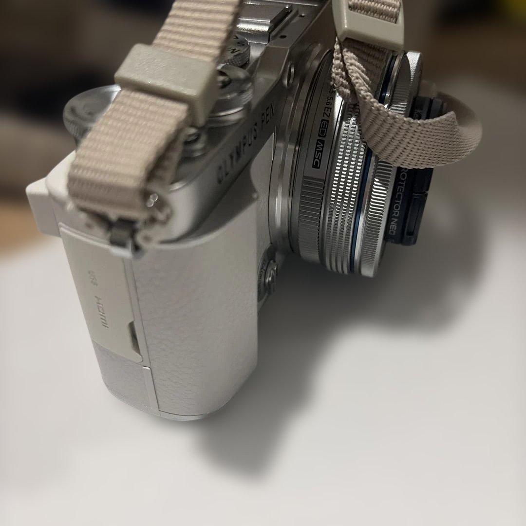 Olympus PEN E-P7ミラーレス一眼 シルバー（ダブルズームキット