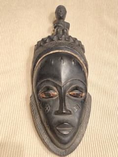 アフリカンマスク彫刻の名手バウレ族！