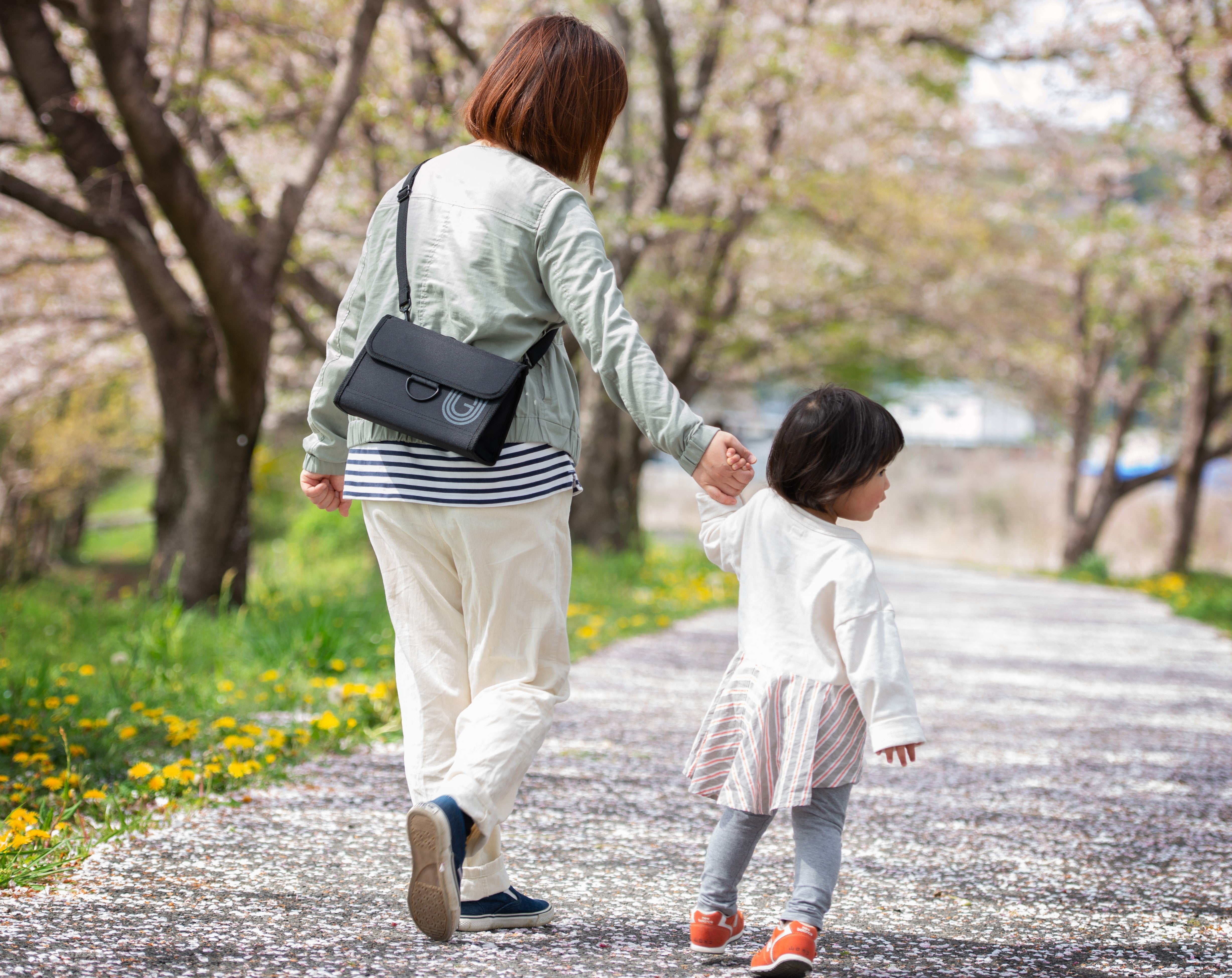 片手で最短アクセス！使いやすさを追求した新感覚ショルダーバッグ