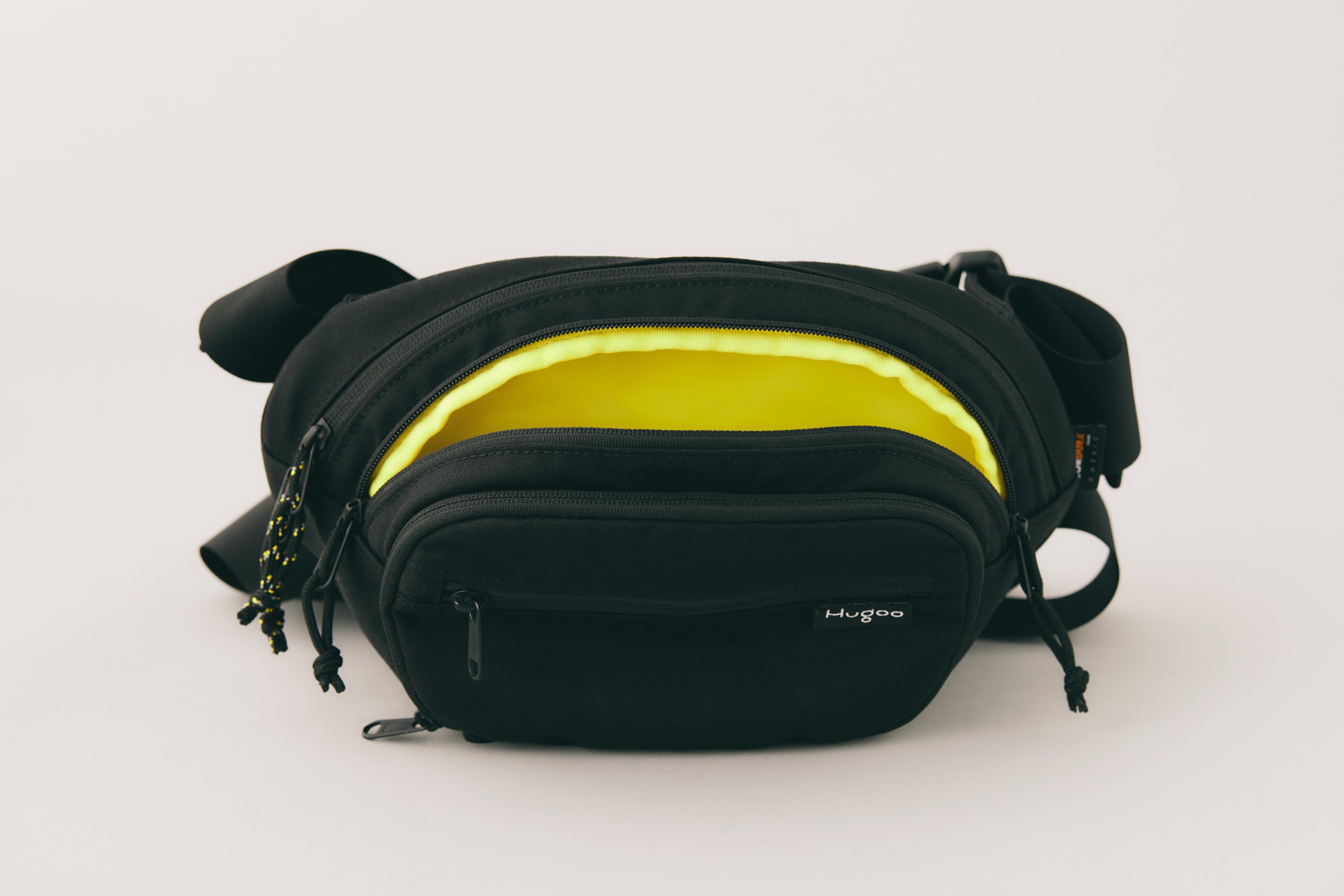 子どもとどこへおでかけしよう？抱っこも楽々！ショルダーバッグ Hugoo