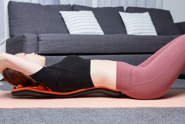 場所を問わず、12個の指圧ボールで上半身の隅々まで！専門家レベルの