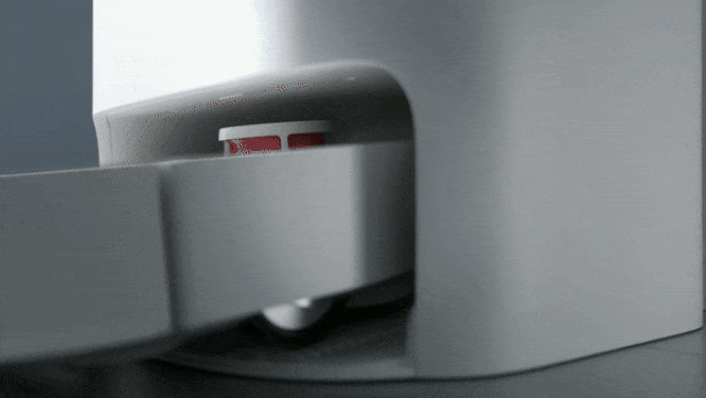 熱風乾燥機能】搭載ロボット掃除機！吸引・水拭き・モップ洗浄全てを全