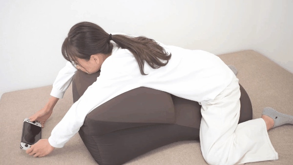 ヒトにやさしい姿勢を追求。整体師推奨の新発想ワーキングギア『よつん