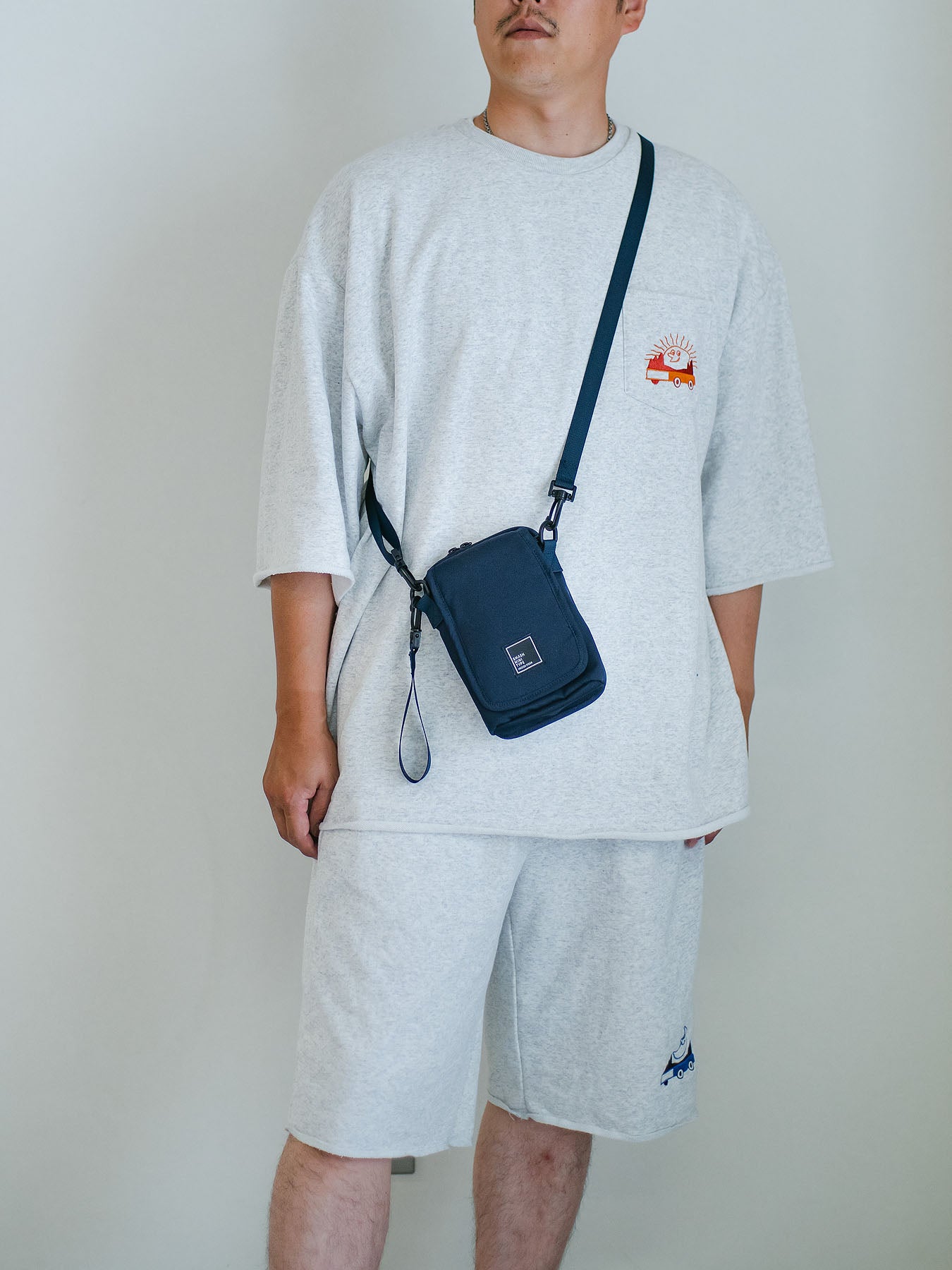 子どもとのお出かけも手ぶらでアクティブに！お財布+多機能ポケット