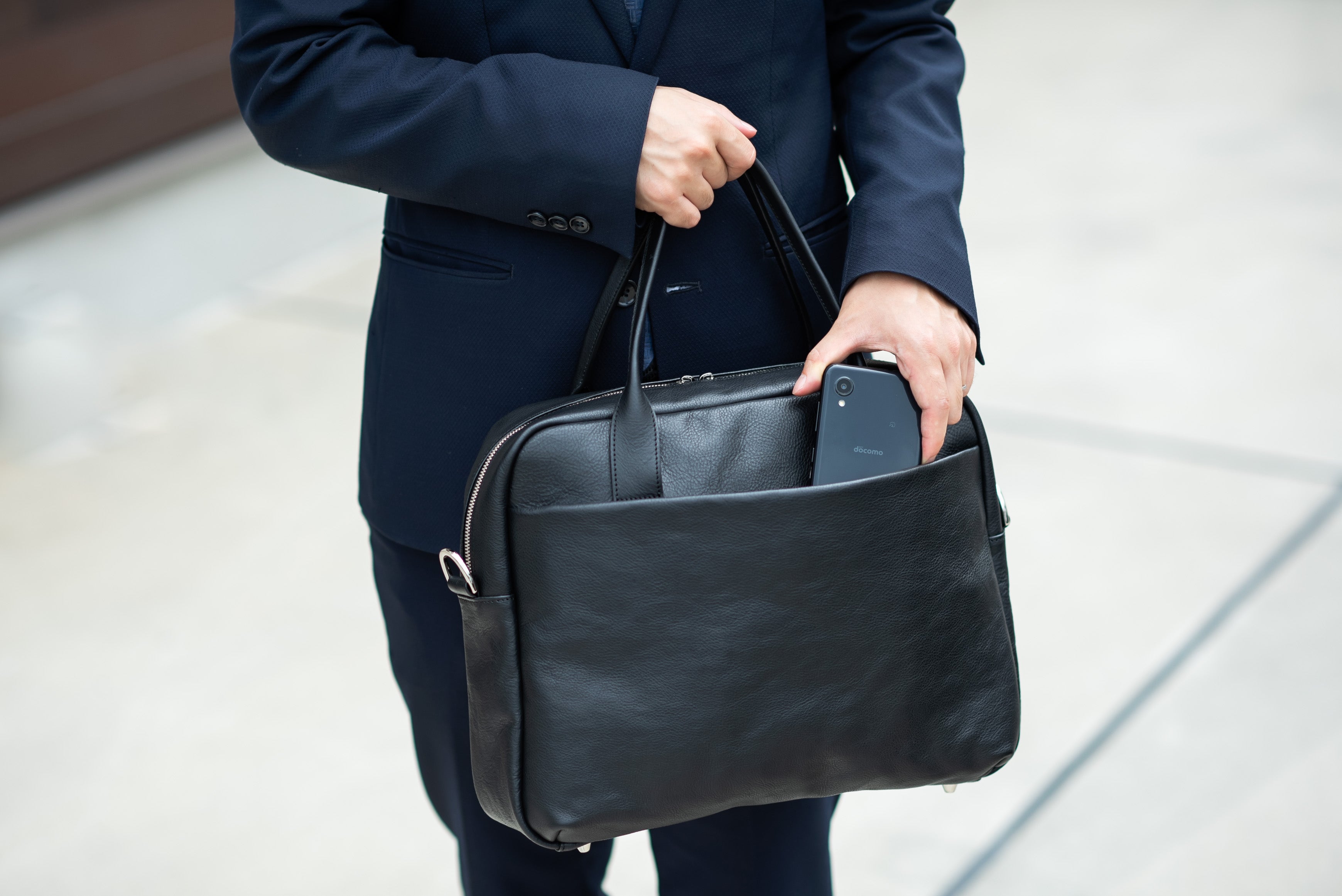 バッグ職人が本気で作る時短な「大人ビジネスバッグ」 カスタマイズも