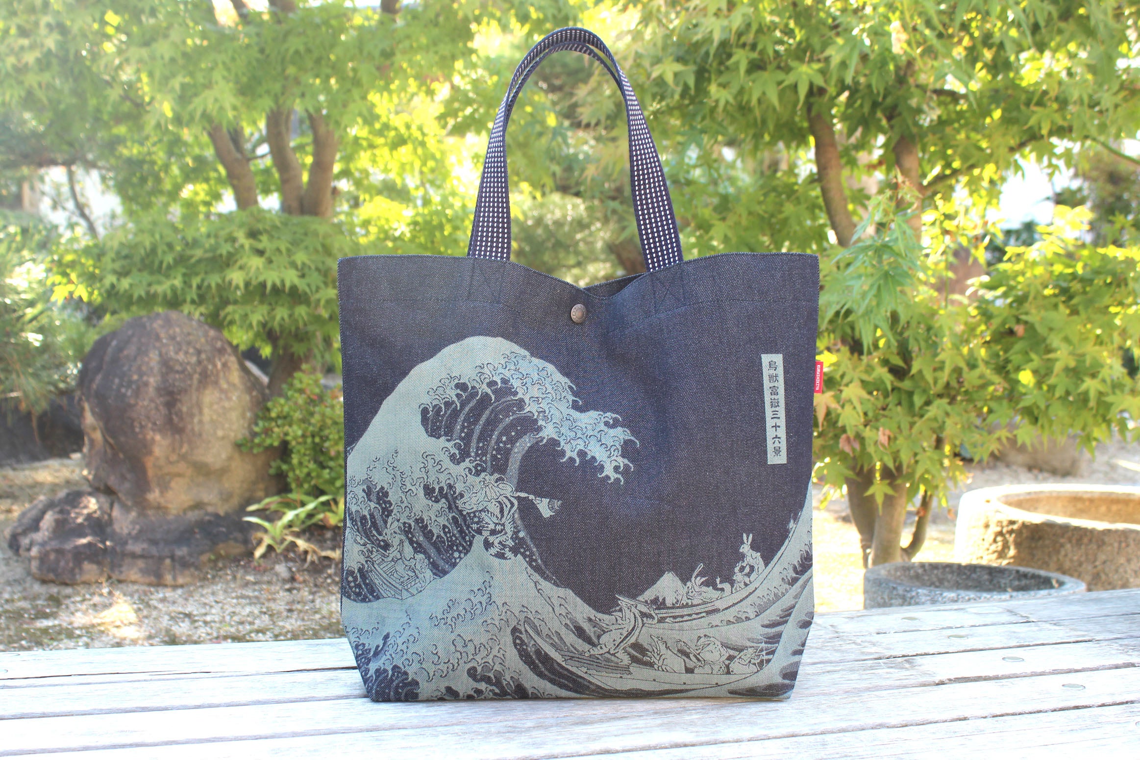 倉敷デニム】鳥獣戯画×葛飾北斎のレーザー彫刻デニムバッグが完成