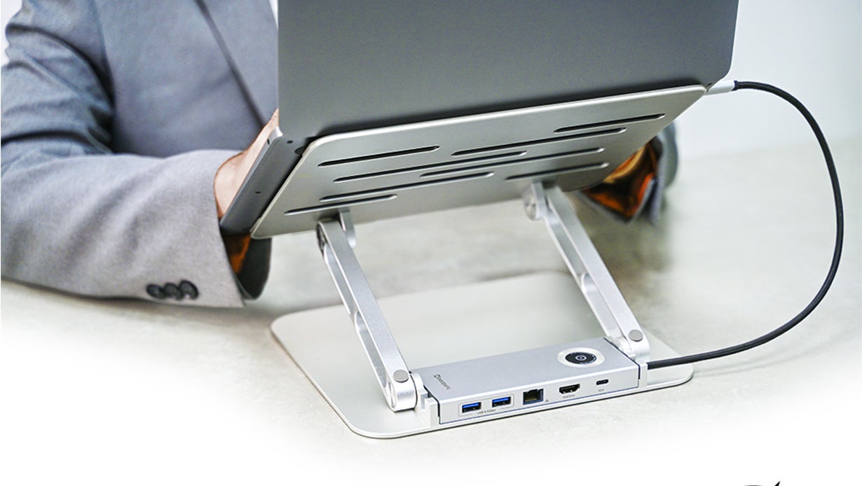ノートPCスタンドとドッキングステーションが一体化！9way-PCハブ