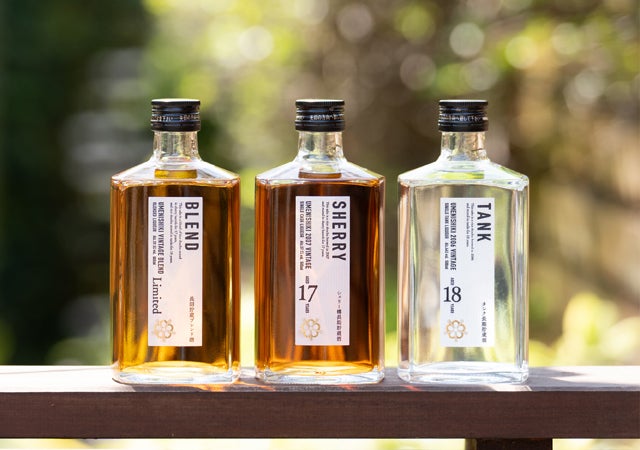 シェリー樽17年＆タンク18年の長期貯蔵の米焼酎をブレンドした琥珀色に