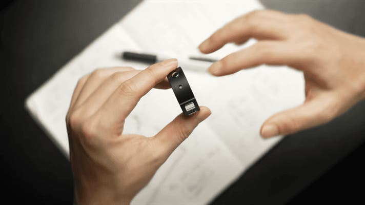 寝転んでも使える！指先だけで自由操作の未来リングマウス登場