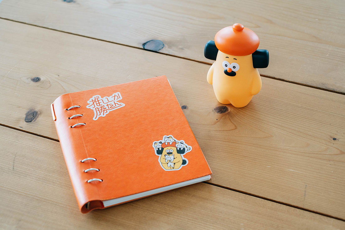 目が合うたびに癒しをくれる、おひげのポンのフィギュア | minneと