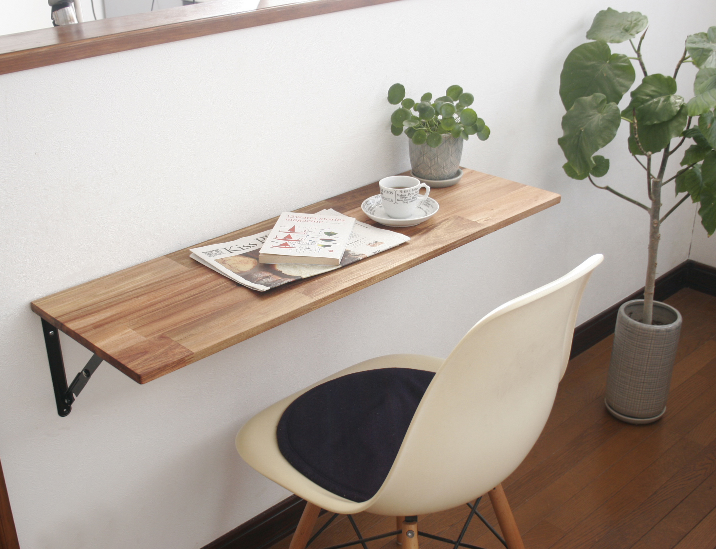 アカシアの折りたたみ式カウンターテーブル：幅60～90cm×奥行40cm【壁