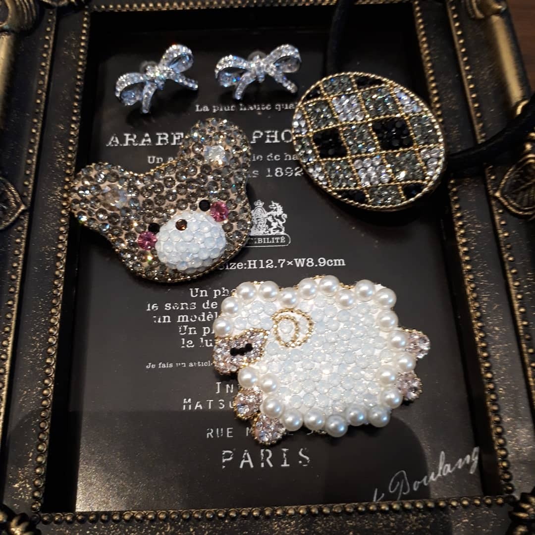 スワロフスキー グルーデコ モコモコひつじブローチ - ANZUの部屋