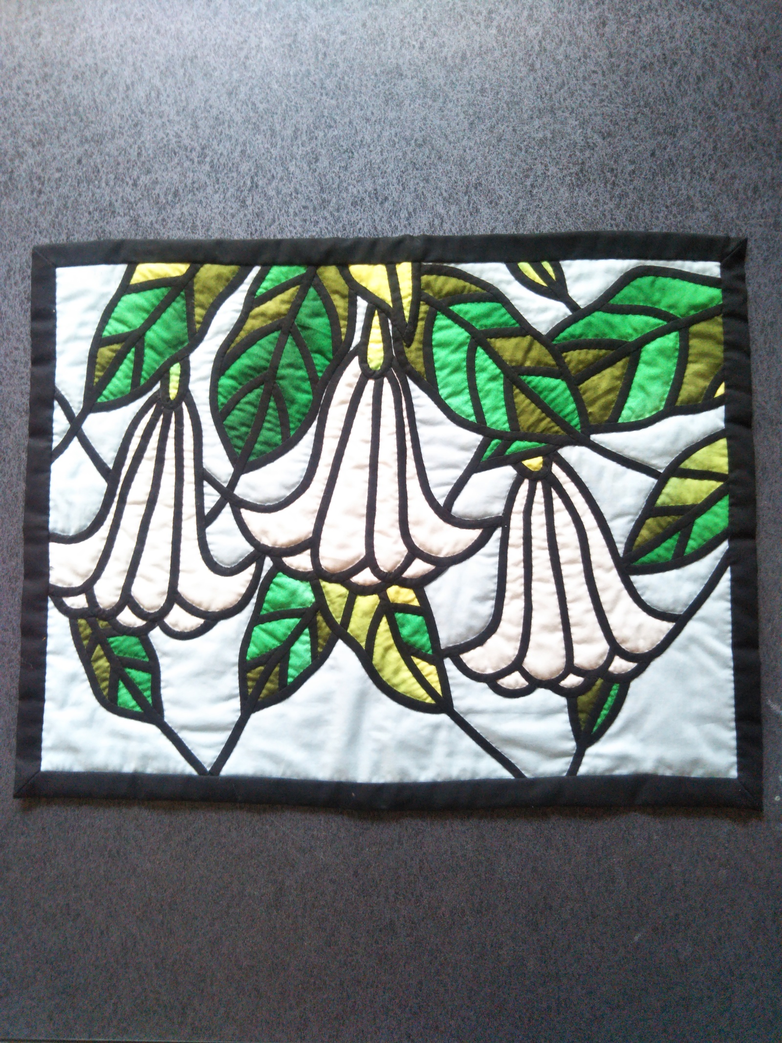 sale!!】【再販!!】ステンドグラスパッチワークキルト☆チューリップ