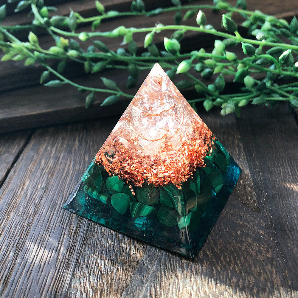 ピラミッド型Ⅱ オルゴナイト マラカイト - 天然石雑貨屋 毘殊 -Bijyu