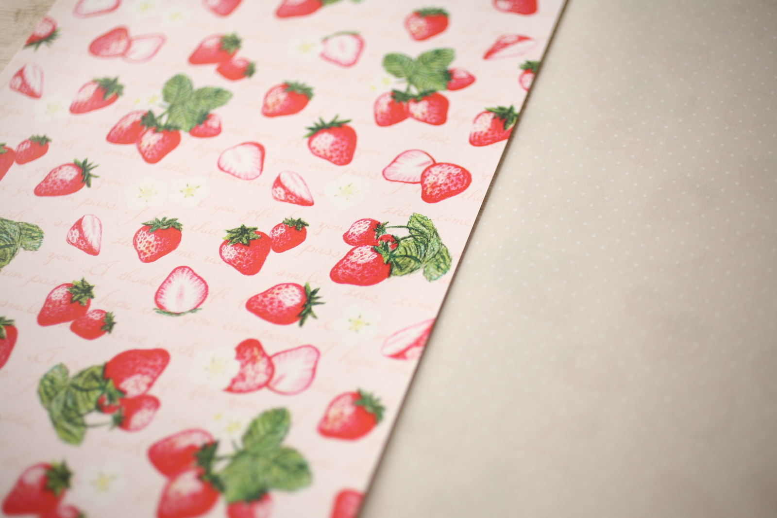 いちごのデザインペーパー A4 （ピンク） - sweets cafe GALLERY