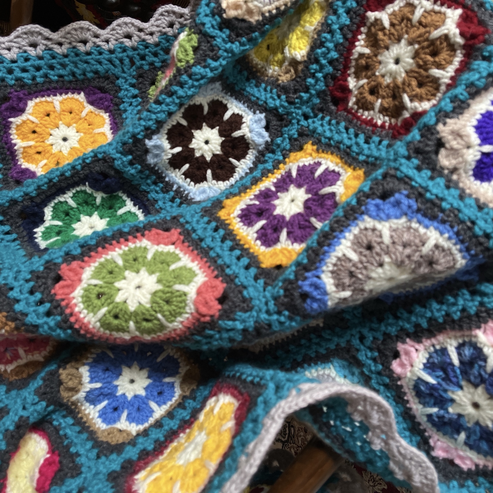 見本】レトロポップなモチーフ編みのブランケット✧*｡ - 2222marusan's