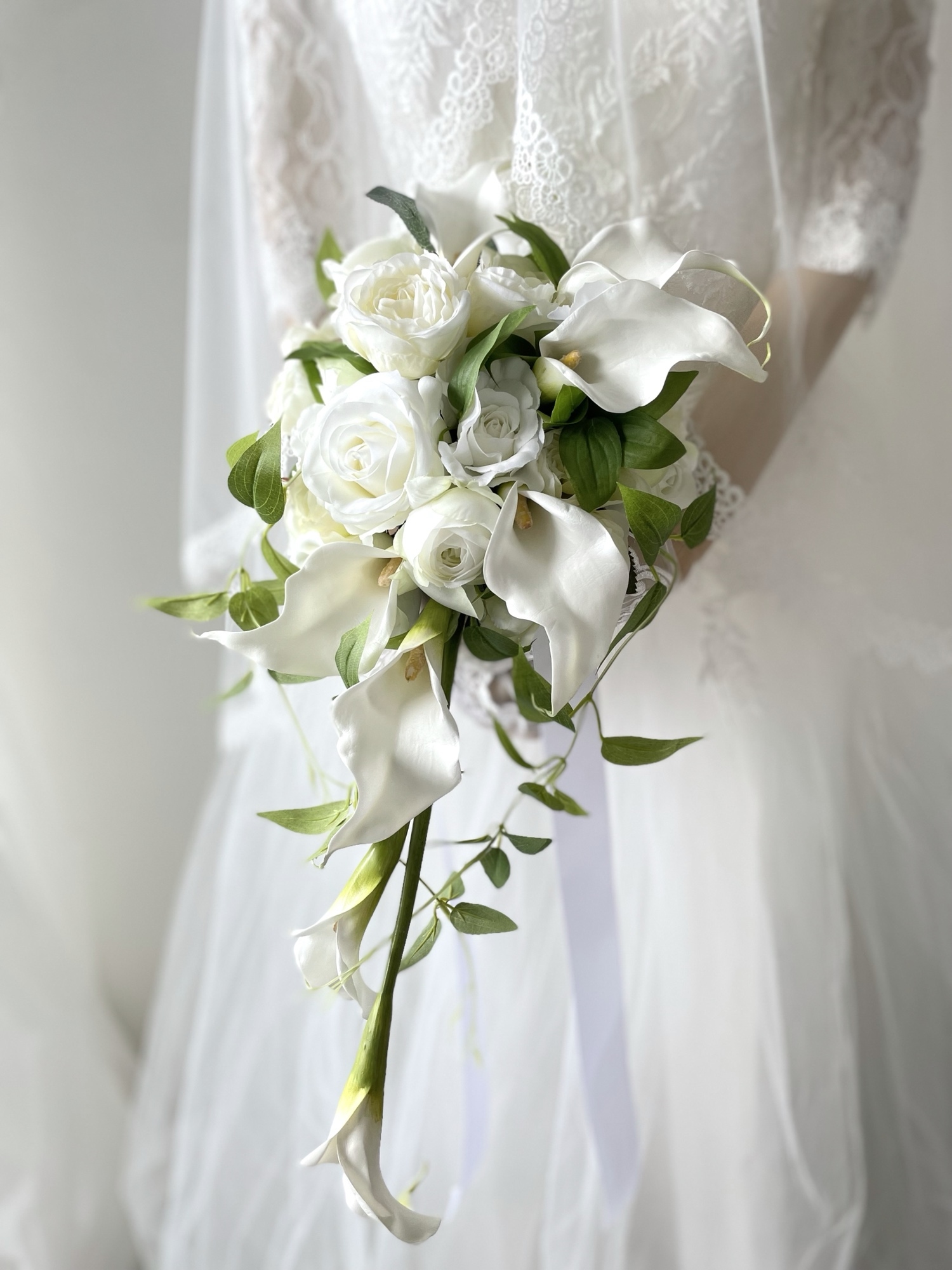 カラーと薔薇のキャスケードブーケ ブートニアセット ウェディング