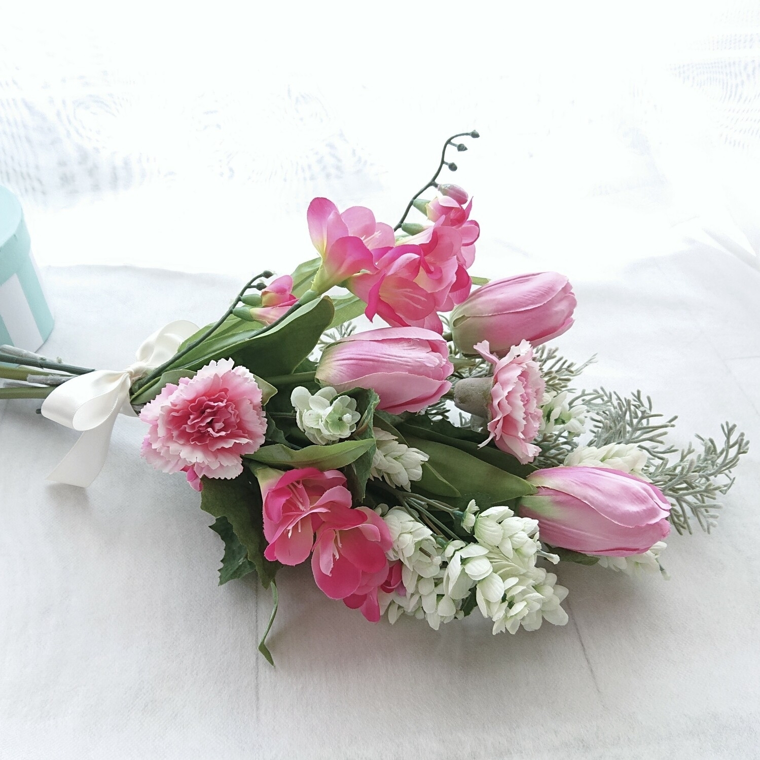 特集掲載「今月のおすすめ作品100選」Happy pink bouquet チューリップ