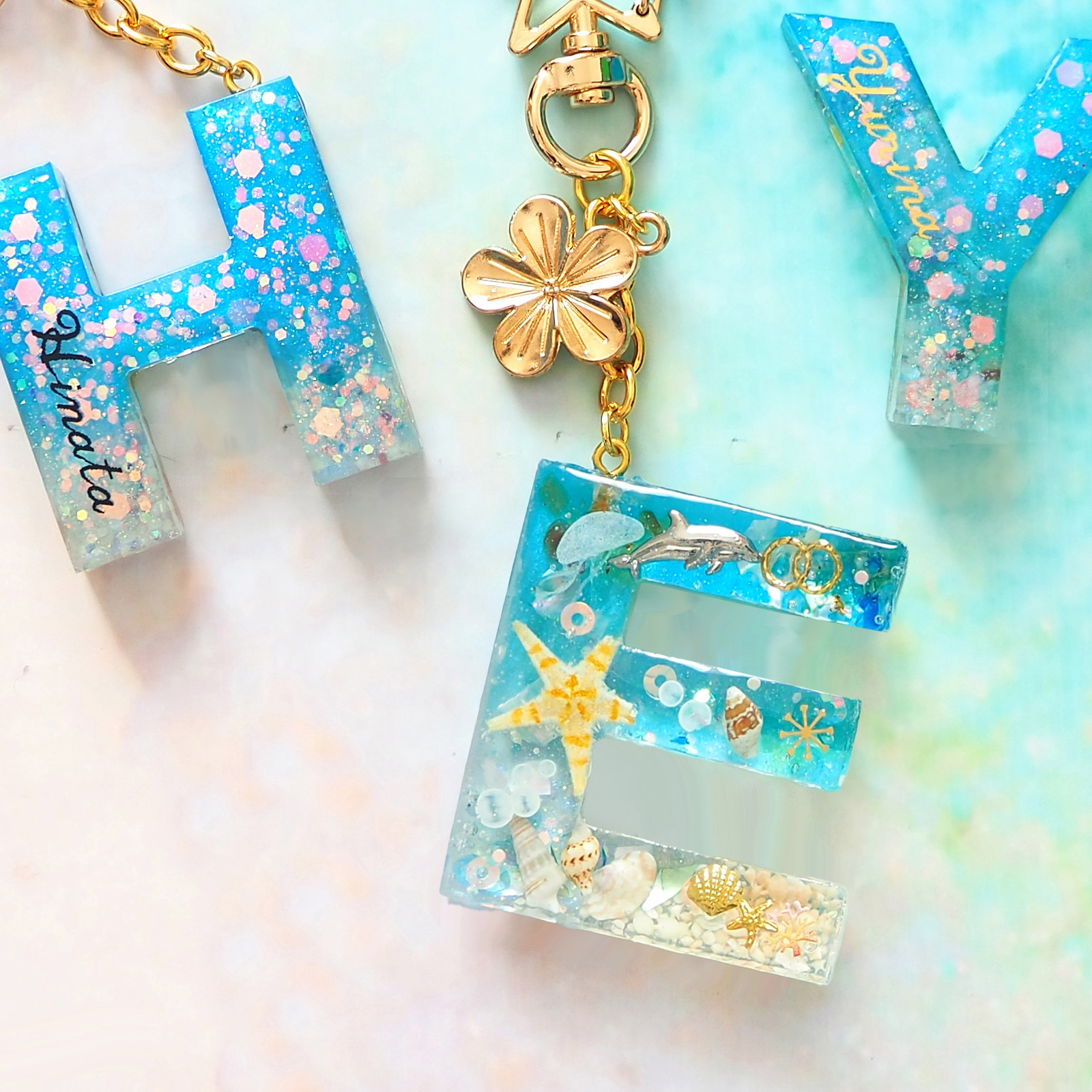名前入れ 海 の イニシャル レジン キーホルダー ( E ) - ラピネージュ