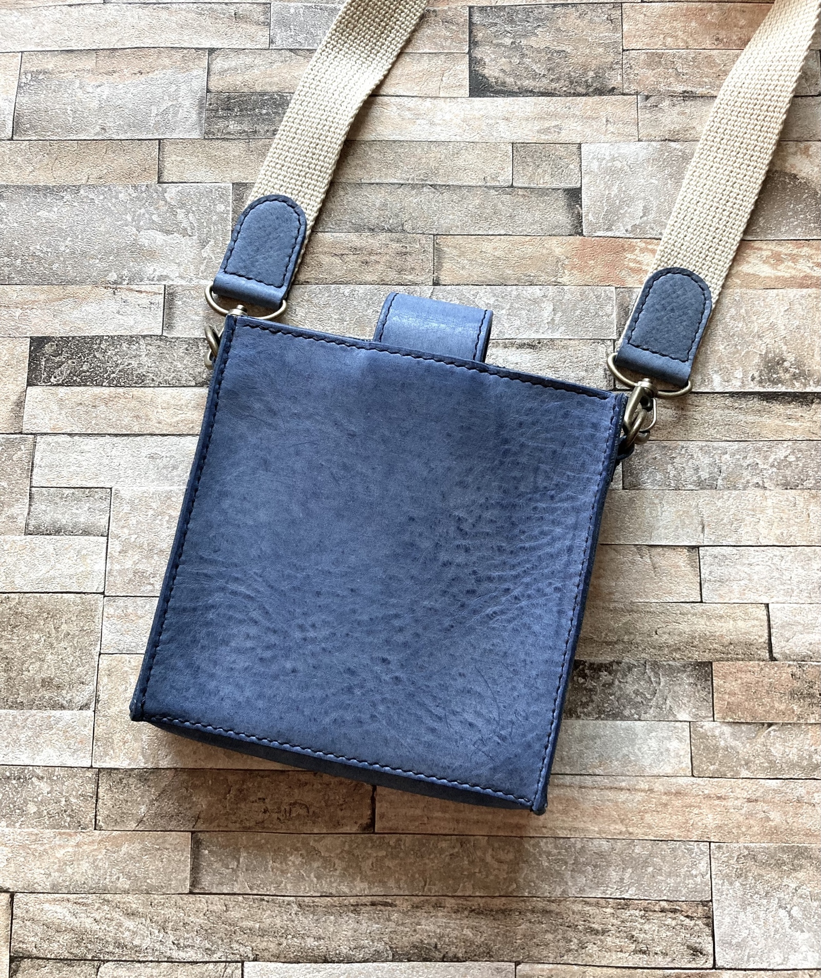 イタリアンレザー サコッシュ／スクエア ⭐️アラスカ ブルー