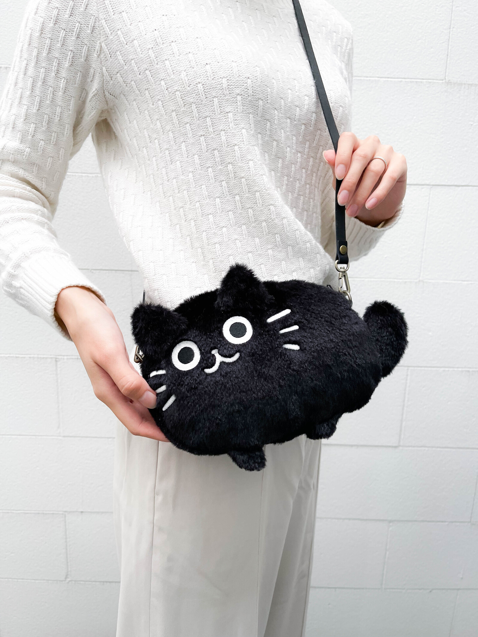 再販】でっかいファスナーポシェット【くろねこ】ekot ファスナー