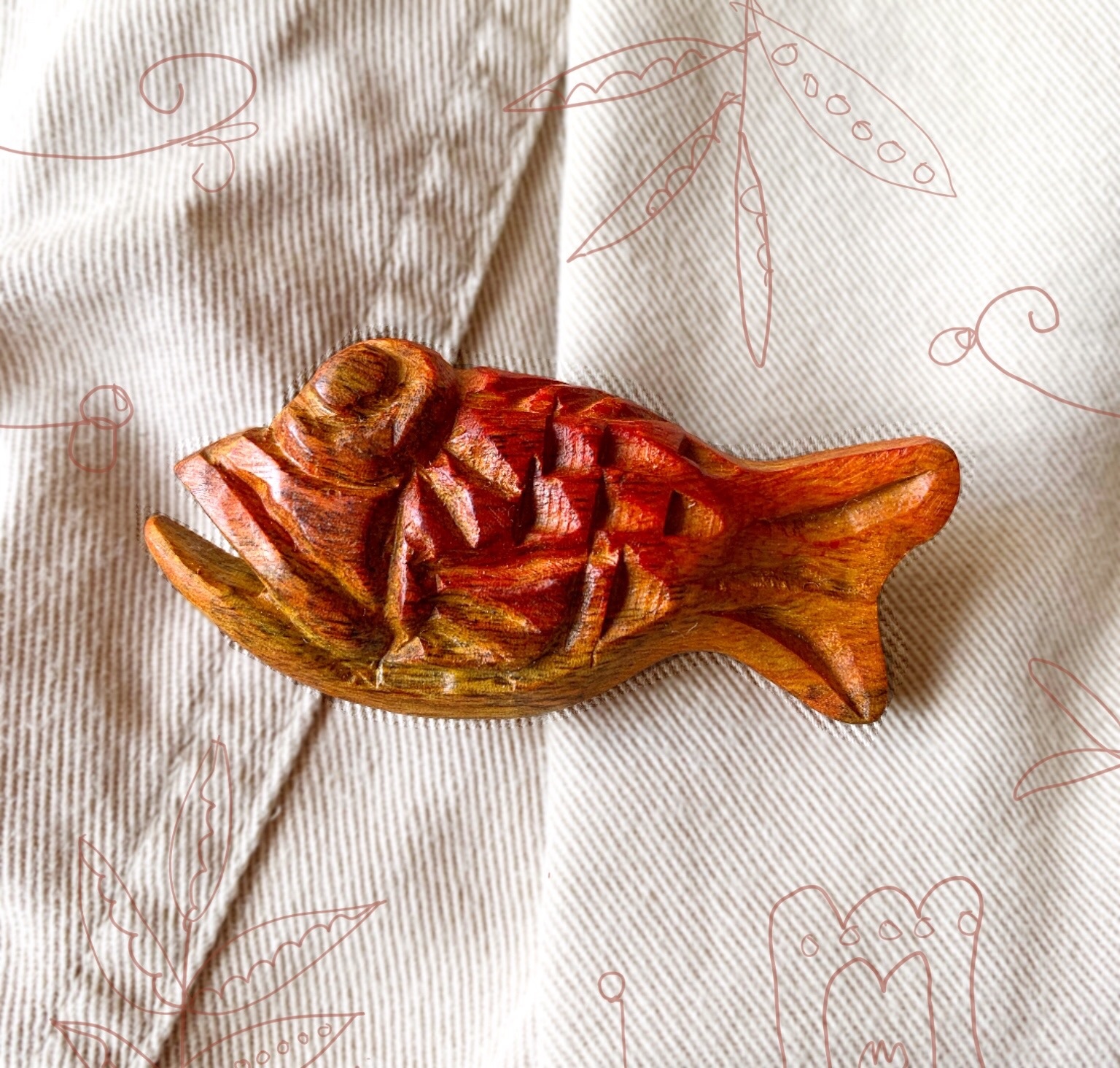 木彫りの魚ブローチ - TETSU'S GALLERY | minne byGMOペパボ 国内最大