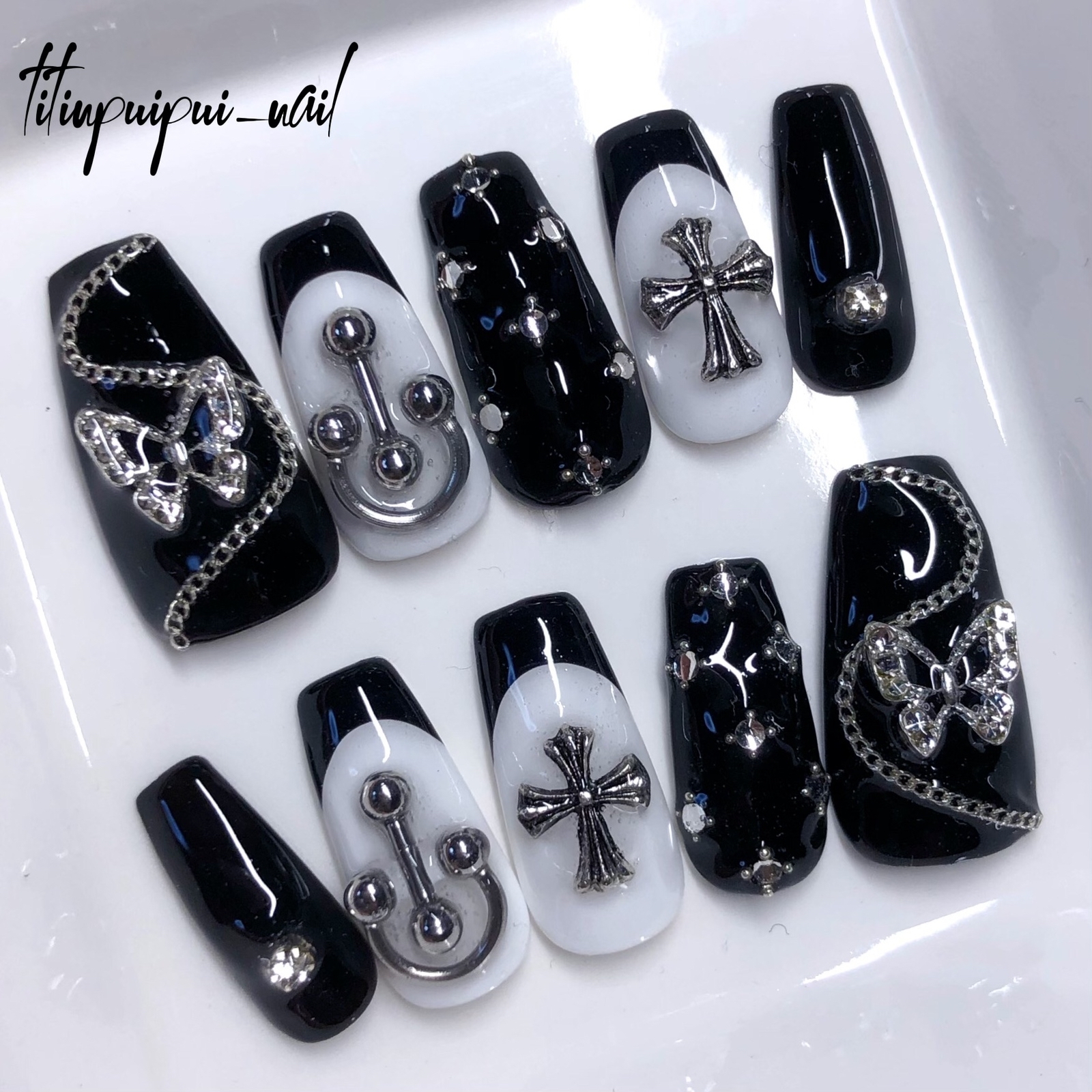 ネイルチップ 韓国 パンク Y2K 量産型 地雷 黒 フレンチ スクエア 白黒
