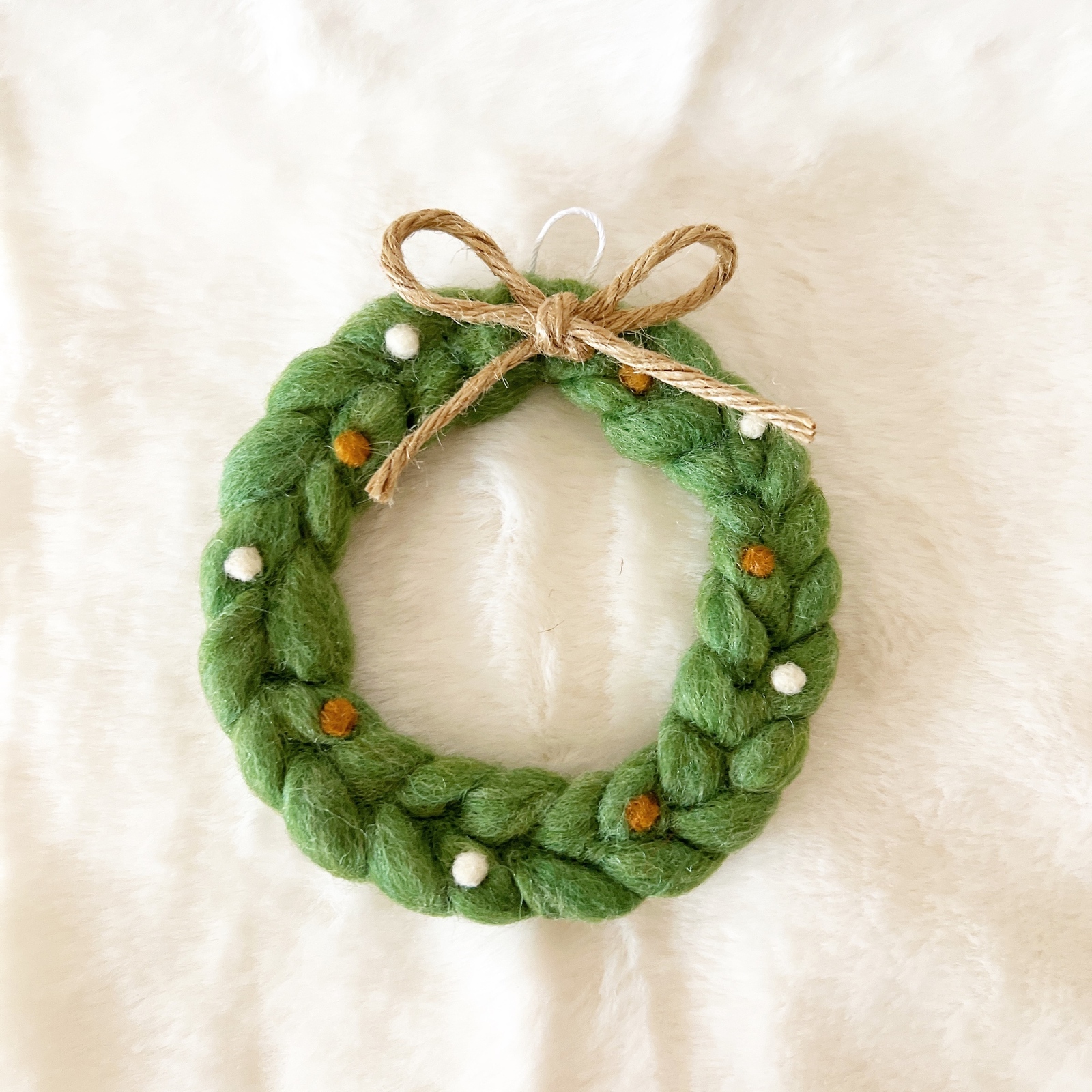 羊毛フェルトのクリスマスリース 【グリーンナチュラル